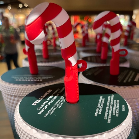 New!! 2023 Disney Starbucks Holiday Tumbler - Picture 2 of 4